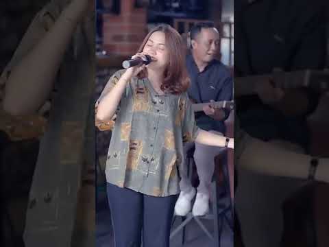 Kalau nggak di play gak tau seberapa lembut nya suara mbak Evan loss 🤩#evanloss