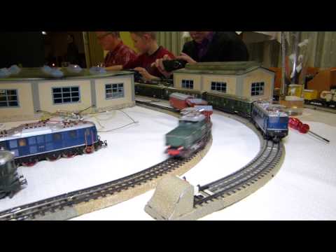 39. Stummi-Treff WN,  32 - E 63 02 (Märklin CE800) mit zwei Schotterwagen und gedecktem Güterwagen