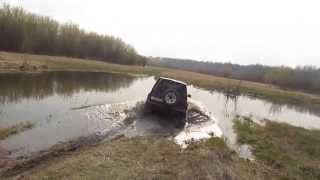 preview picture of video 'Escudo: Let's check this puddle!'