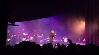 Raphael Saadiq @Trianon - Intro - Staying in Love