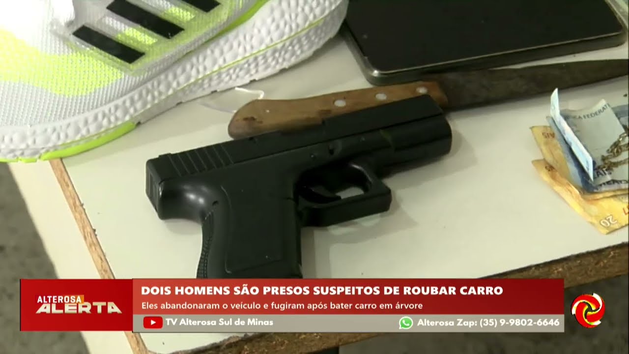 Dupla rouba carro, bate em árvore e é presa em BH