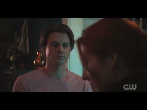 Ace watch Nancy and Park kiss (Nancy Drew 3x10)