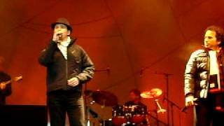 Canadian Tenors - I Only Know How To Love (Live)