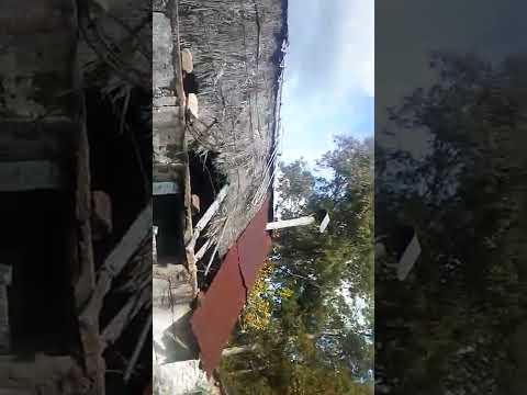 recorriendo un pueblo abandonado llamado los ladrillos
