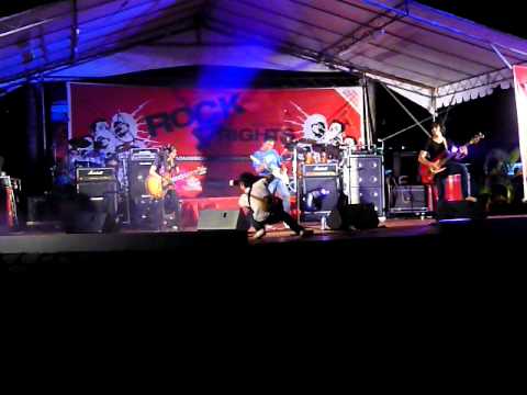 couple love you yes live at  rock4right 2011 Penang