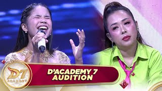 Download lagu Nyanyi Sekali Gak Cukup! Soimah Ngetest Terus Kemampuan Vocal Nia-Samarinda! | D'academy 7 Audition mp3