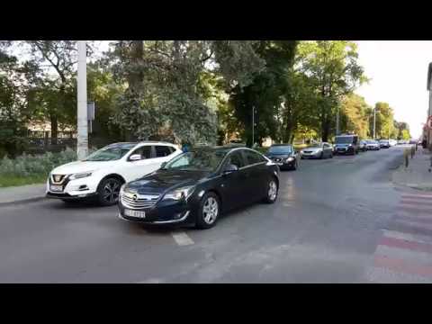 Alarmowo! ESI AY01 - nieoznakowany Opel Insignia + E01 01 Volkswagen Crafter do wypadku