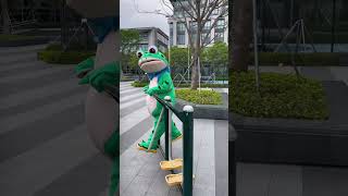 Crazy Frog is Doing Exercise at Park - Crazy Green Frog #crazy #green #frog #viral #shorts