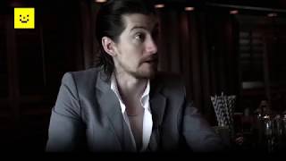 Alex Turner de Arctic Monkeys en entrevista para Sopitas.com