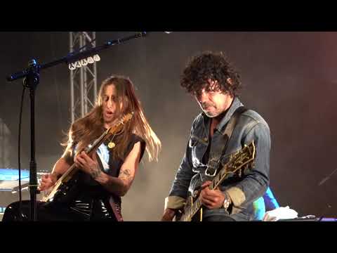 Yarol Poupaud et son groupe+ Nina Attal...derniers titres au Festival en Othe 2021.