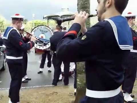 Le bagad de Lann-Bihoué à Bayonne