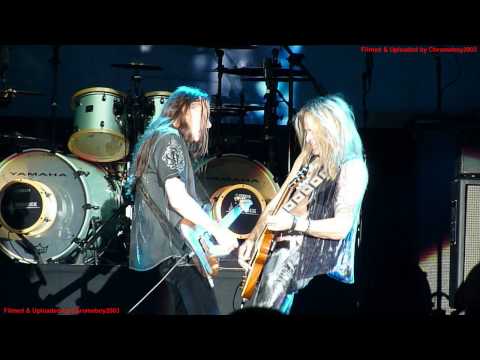 Whitesnake - Guitar Duel Doug Aldrich & Reb Beach Live Manchester MEN Arena UK 23 May 2013