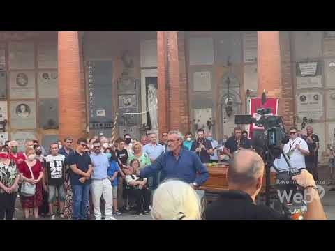 Si sono svolti oggi i funerali di Silvano Silvagni, tante le persone presenti.