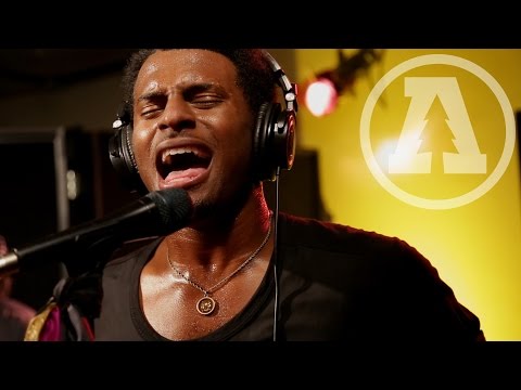 Con Brio - Kiss the Sun | Audiotree Live