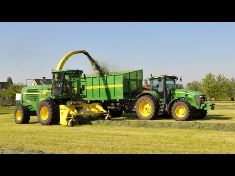 Loonwerk Meganck -  John Deere 7500 - gras hakselen
