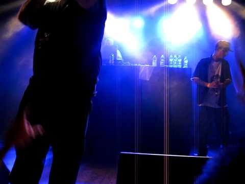 Club Dogo Feat.Noyz Narcos - Sgrilla Remix Live@Circolo Degli Artisti "Roma"