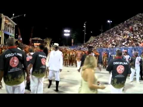 Apresentação Viviane e bateria Furiosa no desfile das campeãs - Salgueiro 2012