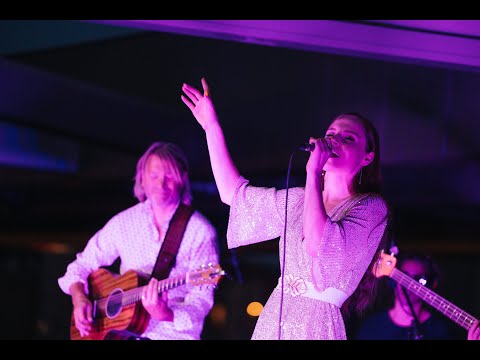 Gušti & Flora - Mine leto (live)