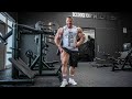 Posing mit Hoffmann Bodybuilding | workout im Gym80 Show Room