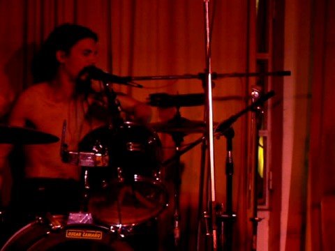 Pajaros Mutantes - Happiness is a warm gun (beatles) EN VIVO