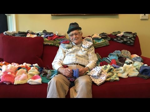 Click to Watch the 86-year-old cancer patient gives premature babies over 300 hand-knit hats video