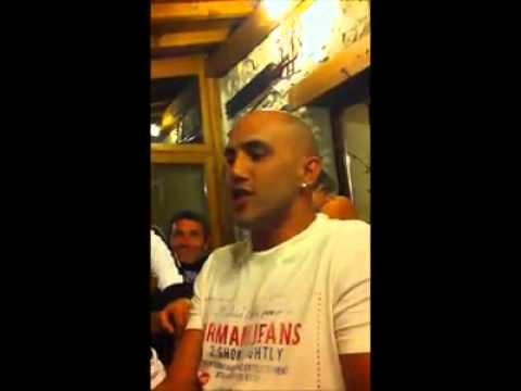 Io la guardavo, lei mi guardava...