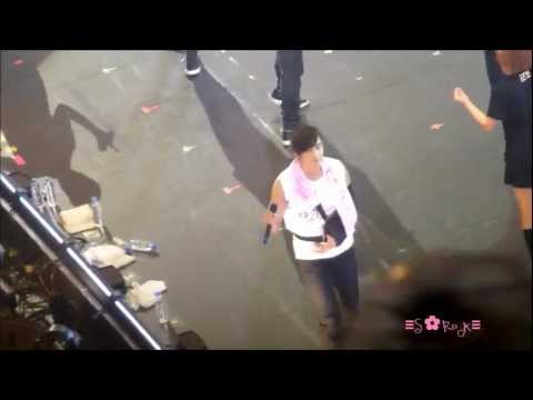 120530 2PM 6 Beautiful Days Concert Encore Taecyeon Cam 4 - Smile At Me!