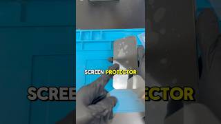 Download lagu PERFECT WAY TO INSTALL SCREEN PROTECTOR! No more air bubbles #tech  #education #pov #satisfying mp3