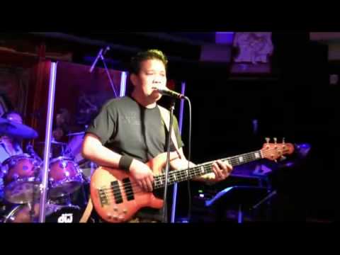 Thoung singing a classic Sin Sisamut  'Jnay Ksach Sak Sey'