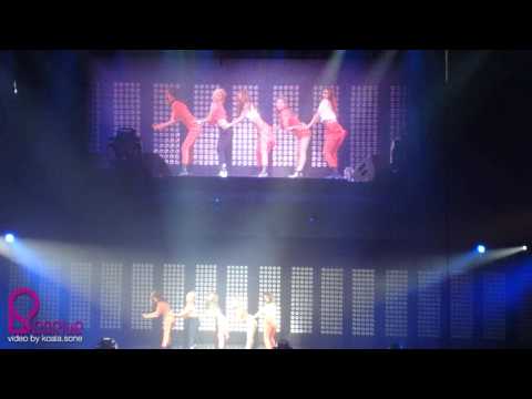 [Sosius Fancam]110610 Girls' Generation -  SMTOWN (Paris) - Dance Battle
