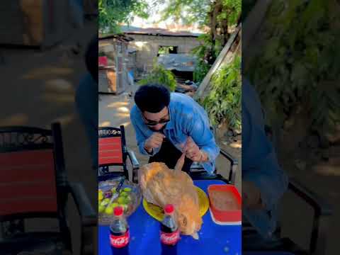 Hemed phd a k a Mwarabu akila kichwa cha Ngombe huku akicheza