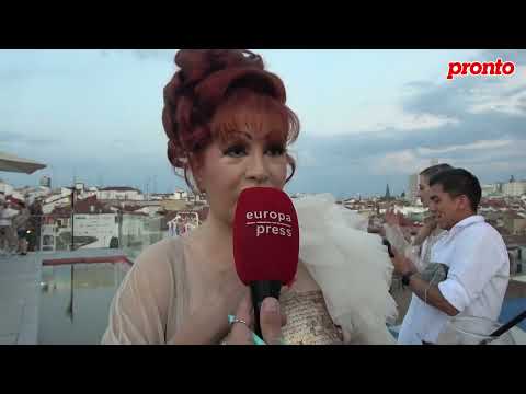 Yurena excitedly explains the thoughtfulness that Isabel Pantoja had for her.