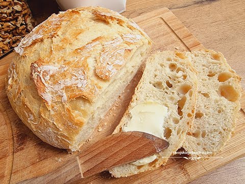You mix the ingredients in the evening - in the morning you bake  homemade bread with a crispy crust