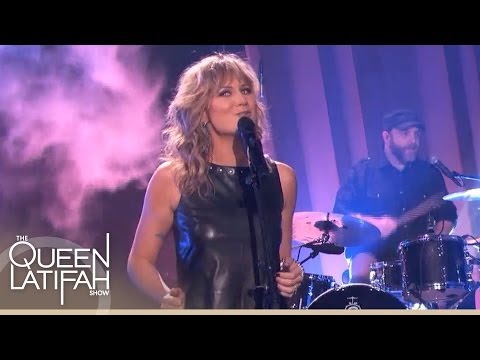 Jennifer Nettles Performs "Falling" on The Queen Latifah Show