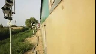 preview picture of video '150Dn Mehran Express Passing Indus River and Reaching Kotri Junction'