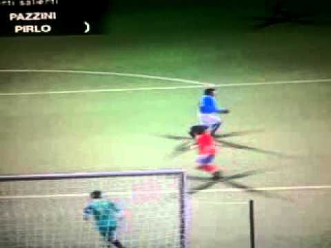 Grande gol in rovesciata di Giampaolo Pazzini con la maglia dell'Italia.