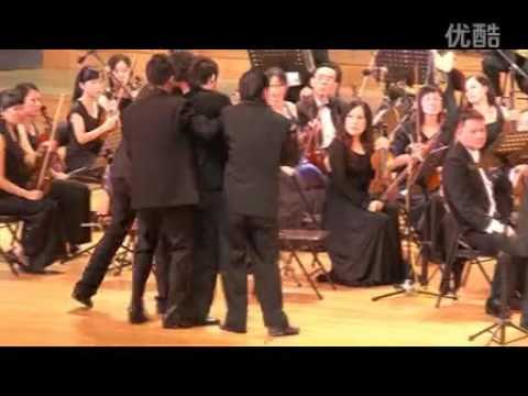 Violinist Chuanyun Li collapsed on stage