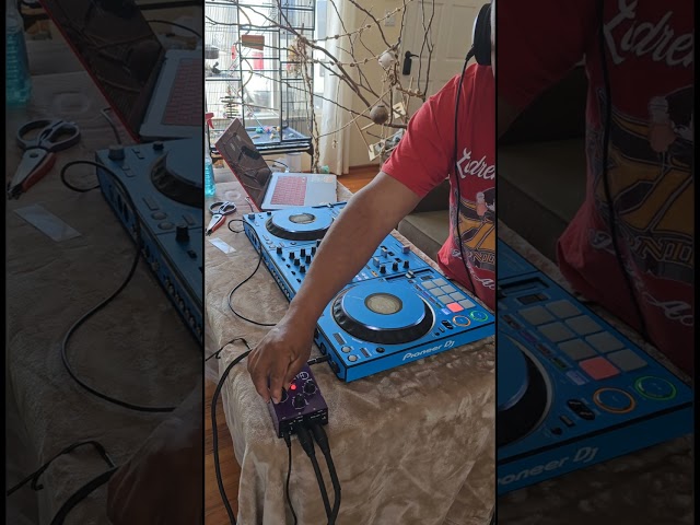 Vídeo relacionado con FLAMMA FV03 Pedal de efectos vocales procesador de voz amplificador vocal Stompbox cambio de voz suena como robot macho hembra bebé con efectos de reverberación retardada para pulir voces, incluye