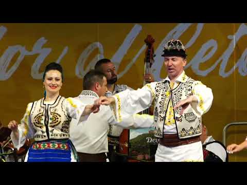 Ansamblul Cindrelul Junii Sibiului Dans de pe Valea Hîrtibaciului Festivalul de Folclor al Cetății