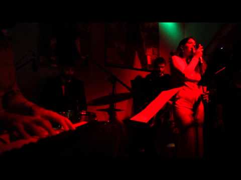 Rena Rasouli-Santa baby live(cover)