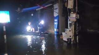 Rowing a boat to help people during the flood at night in Hue City