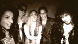 Mother Love Bone Half Ass Monkey Boy 1989 (live)
