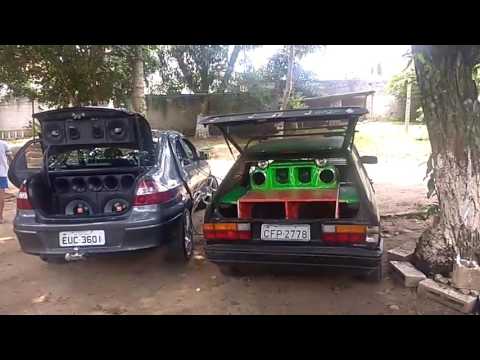 Gol quadrado preto tocando com prisma