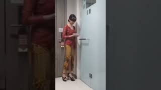 Download lagu VIDEO VIRAL KEBAYA MERAH FULL 16 MENIT!! LINK DI PIN COMMENT #kebayamerah #viral #viral2022 #shorts mp3