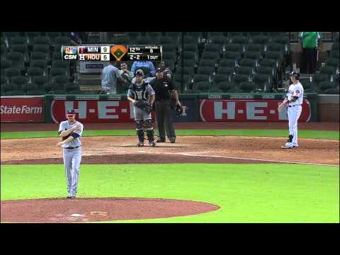 2013/09/04 Fan gives foul ball to girl