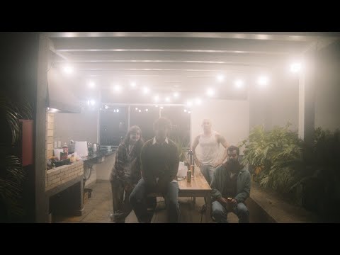 Bella e o Olmo da Bruxa - A Melhor Música do Mundo (Videoclipe Oficial)