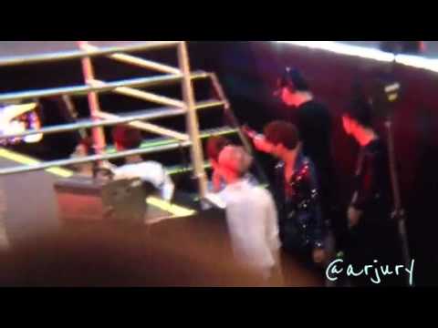 [FANCAM] 130316 KAI dances Alone backstage at KMW in BKK 2013