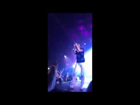 Thumbnail for Cage the Elephant Live in Chicago Short Clips by Matt Shultz