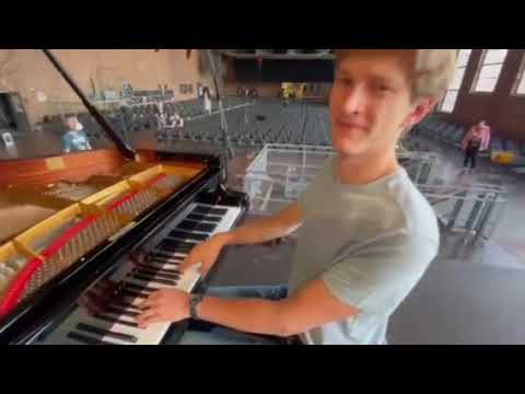 Jan Lisiecki Performs Beethoven’s Piano Concerto No. 5