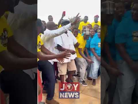 Afenyo-Markin and Asafo Companies from Winneba chant “Sammy atɔn gold, abɔ ka” during a visit.